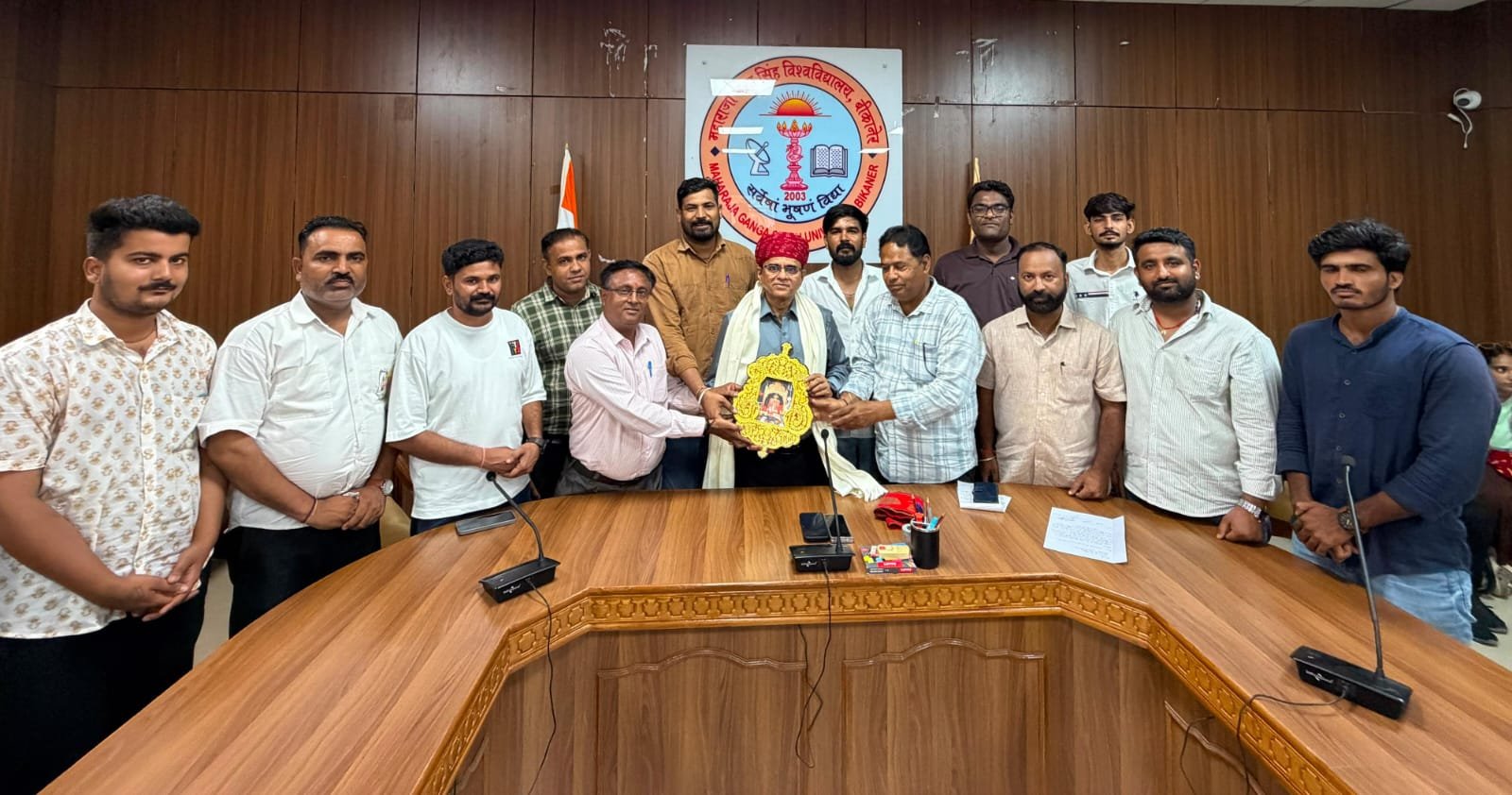 सेवानिवृत्ति की पूर्व संध्या कुलगुरु प्रो. मनोज दीक्षित का राजस्थानी मोट्यार परिषद ने किया अभिनंदन…..